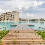 Resort With Crystal Clear Lagoon Beach Type, 1 Level