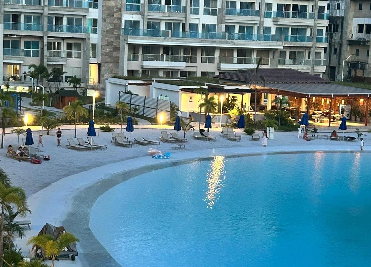 With Crystal Clear Lagoon Type, 1 Level