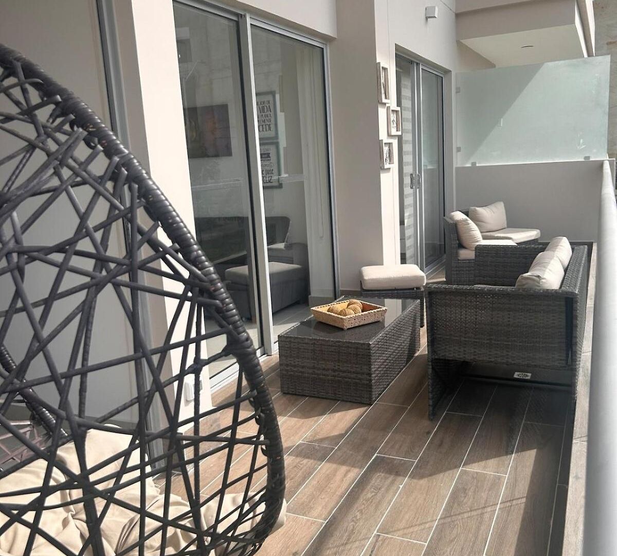 With Crystal Clear Lagoon Type, 1 Level Apartamento