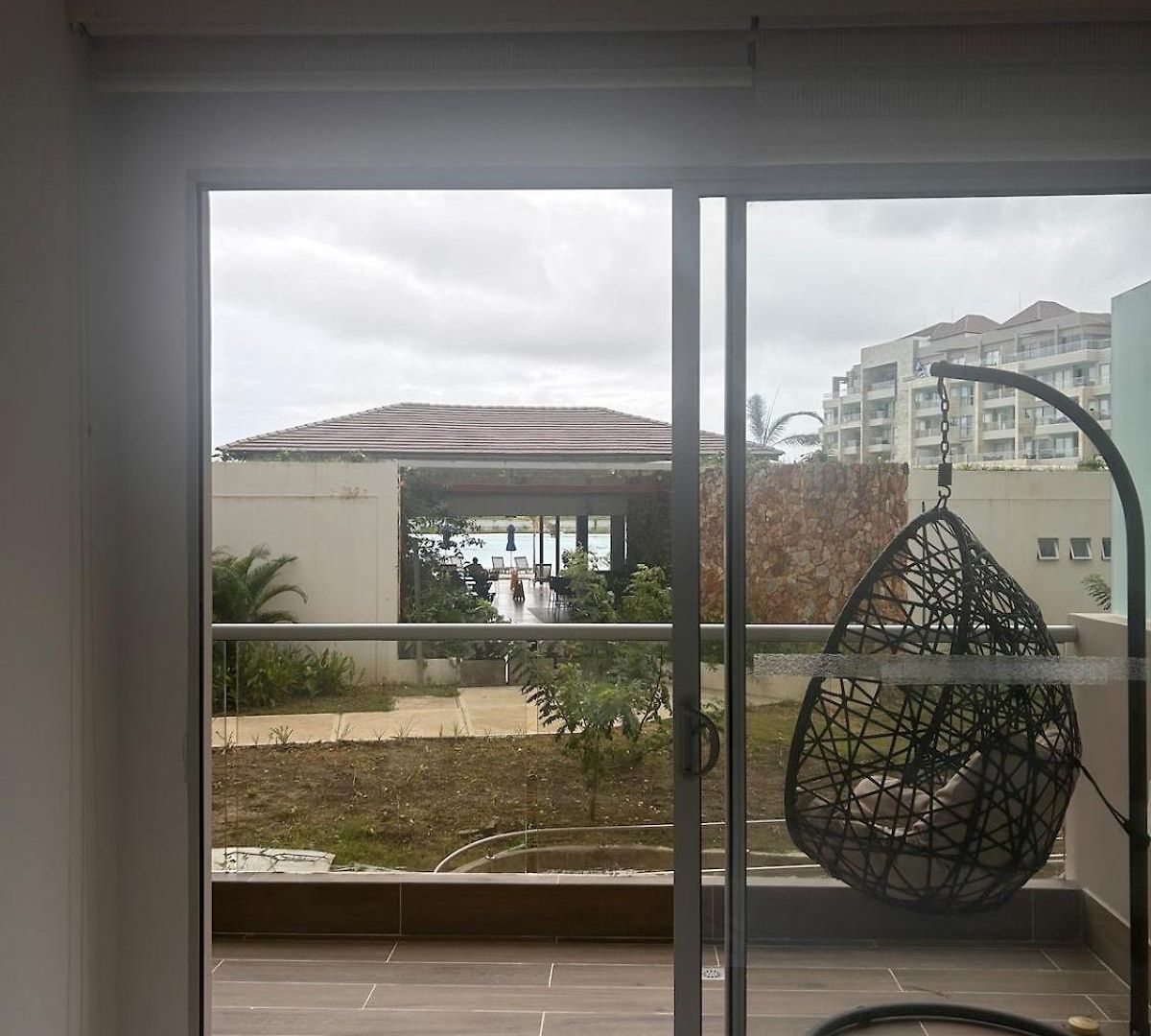With Crystal Clear Lagoon Type, 1 Level Apartamento
