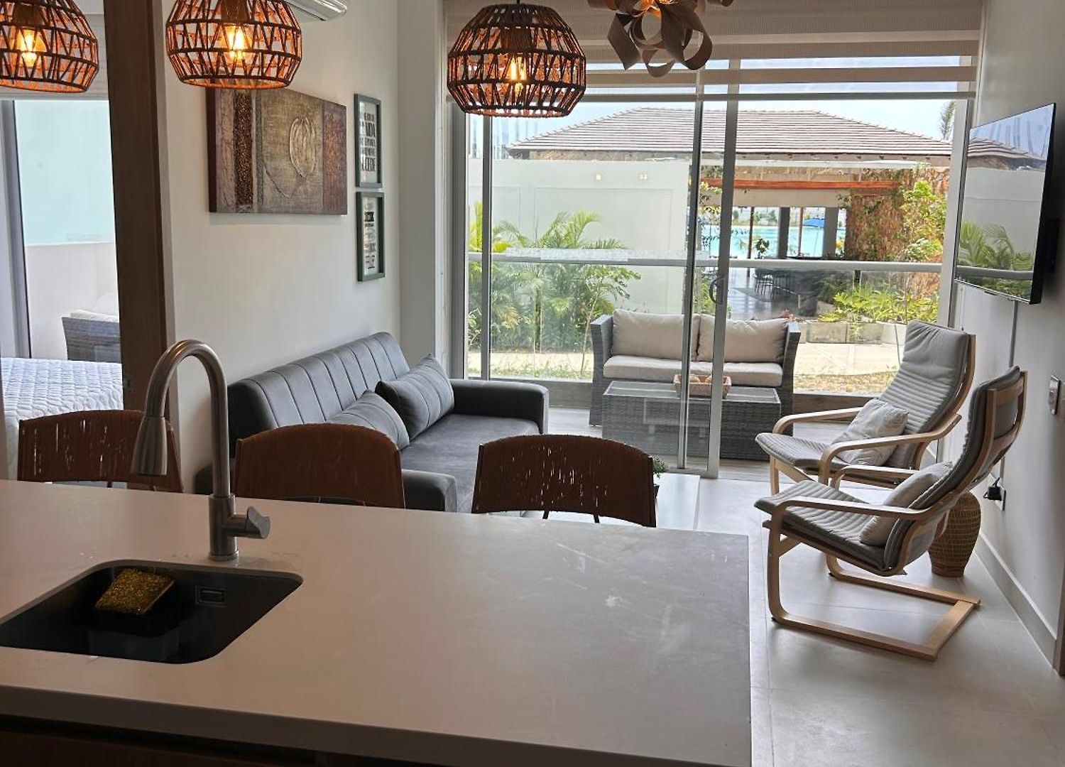 With Crystal Clear Lagoon Type, 1 Level Cartagena