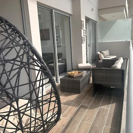 With Crystal Clear Lagoon Type, 1 Level Apartamento