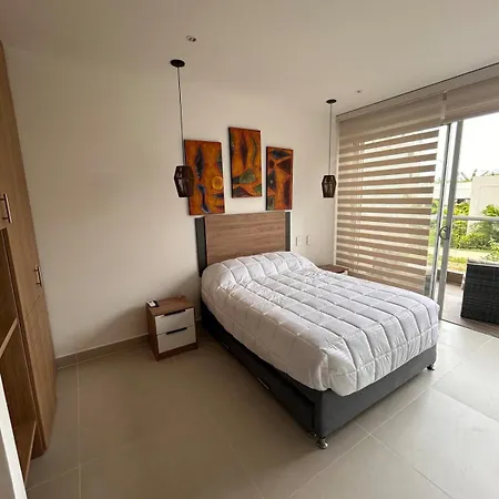 With Crystal Clear Lagoon Type, 1 Level Apartamento