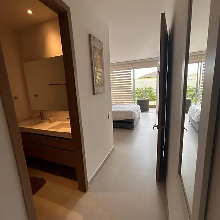 With Crystal Clear Lagoon Type, 1 Level * Cartagena