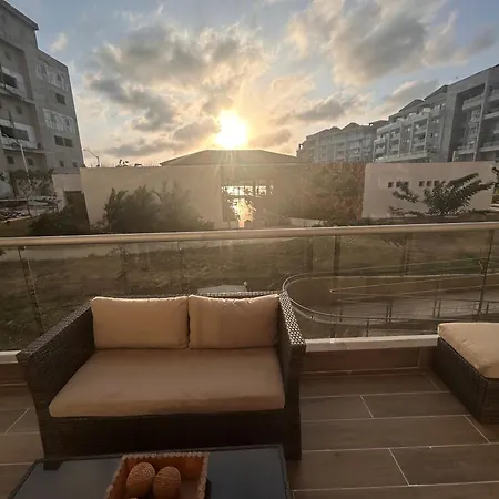 With Crystal Clear Lagoon Type, 1 Level Cartagena