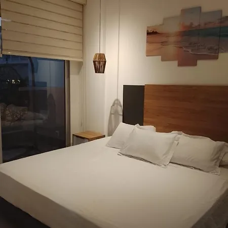 With Crystal Clear Lagoon Type, 1 Level Cartagena