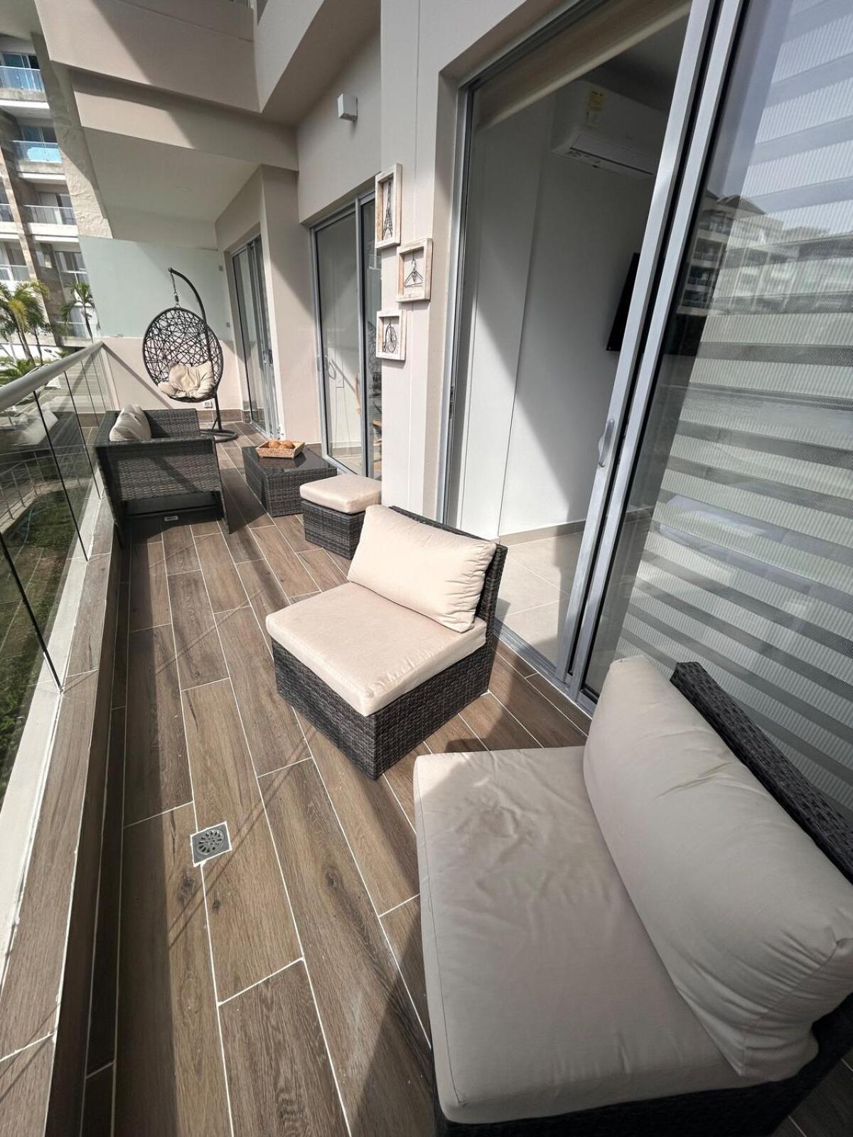With Crystal Clear Lagoon Type, 1 Level * Cartagena